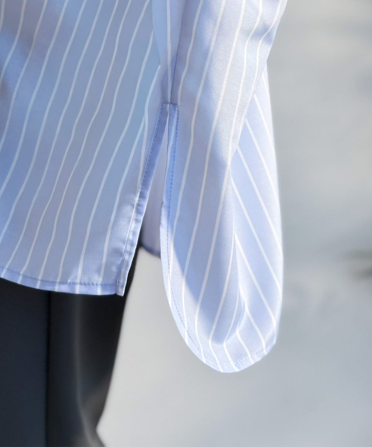 【接触冷感・UVカット機能付き】着るだけで、見返り美人。バックタックデザイン胸ポケット付きドルマンスリーブシャツブラウス ce1010562
