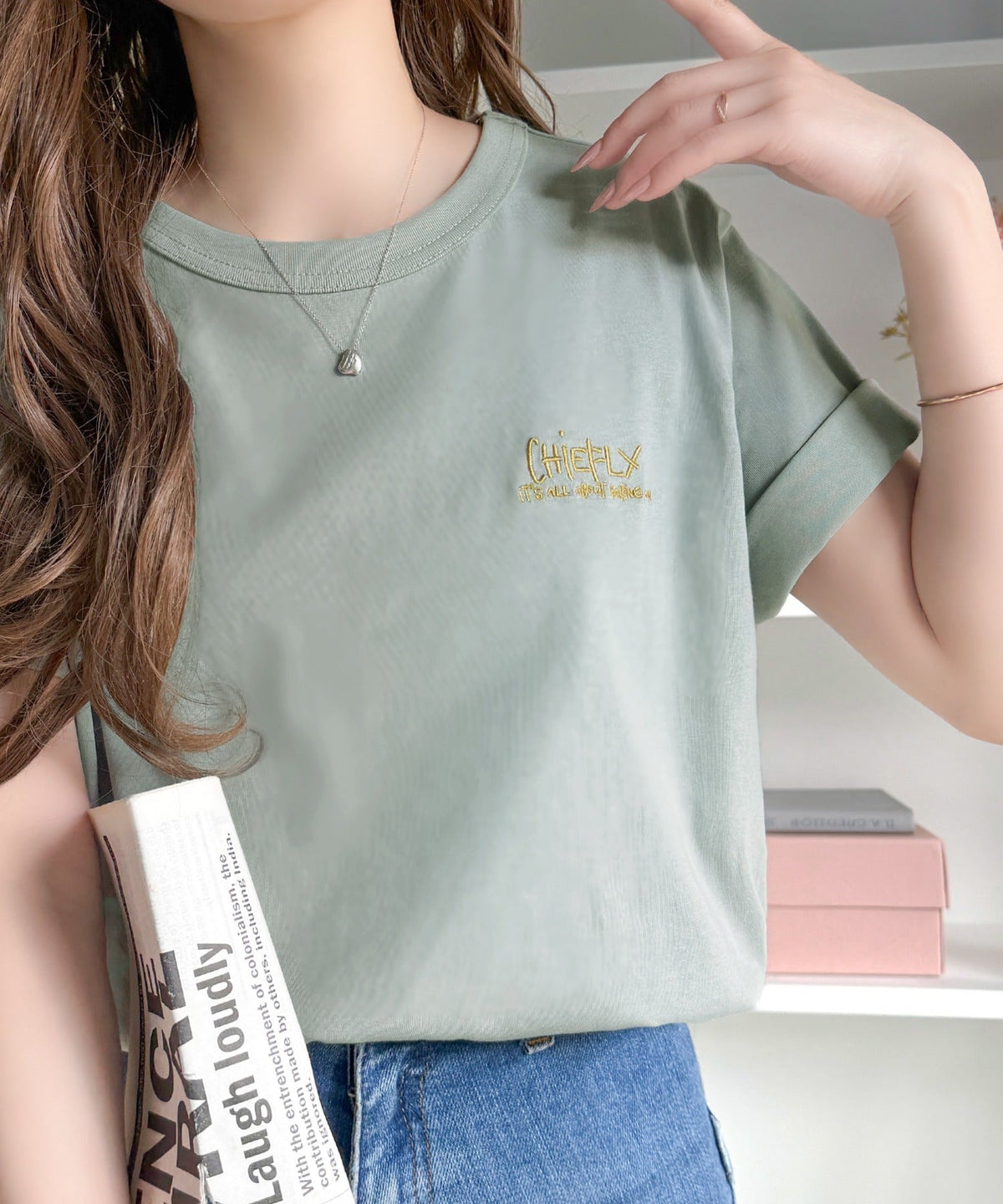 【接触冷感機能付き】背中で魅せる、遊び心とヴィンテージ。コインランドリーバック刺繍Tシャツ（半袖） ce1260549