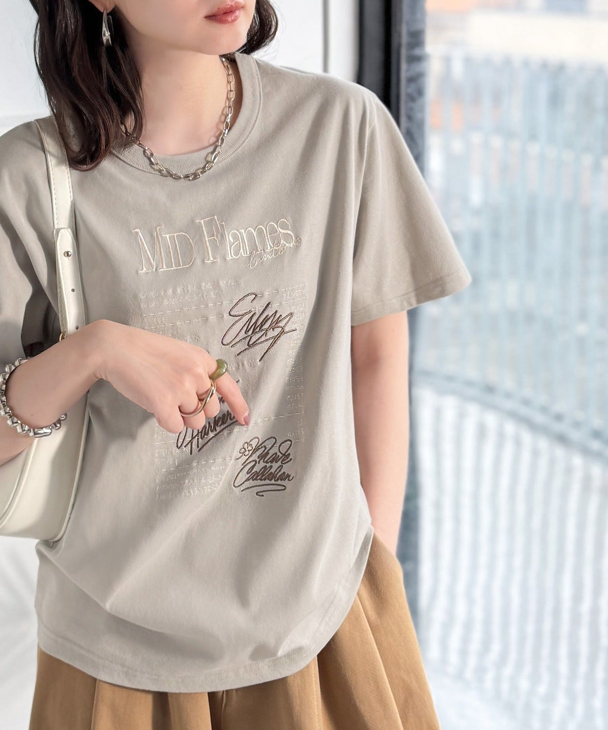【接触冷感機能付き】遊びゴコロをくすぐる。筆記体サイン調ロゴ刺繍Tシャツ（半袖） ce1260551