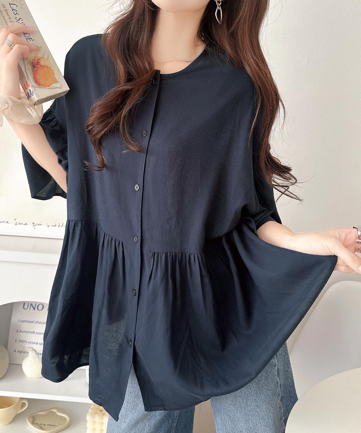 【接触冷感・UVカット機能付き】涼感ひらり、上品きれい。麻混 前後2way 袖フリルウエスト切り替え ペプラムブラウス ce1010543