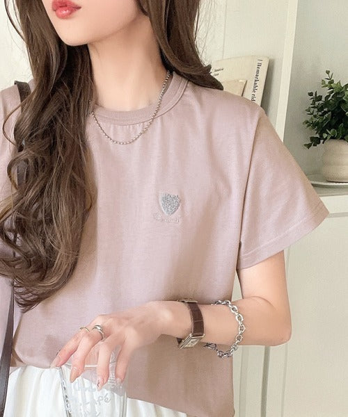 トレンドをまとう。綿100％シルケット風ハート胸サガラ刺繍Tシャツ（半袖） ce1330013