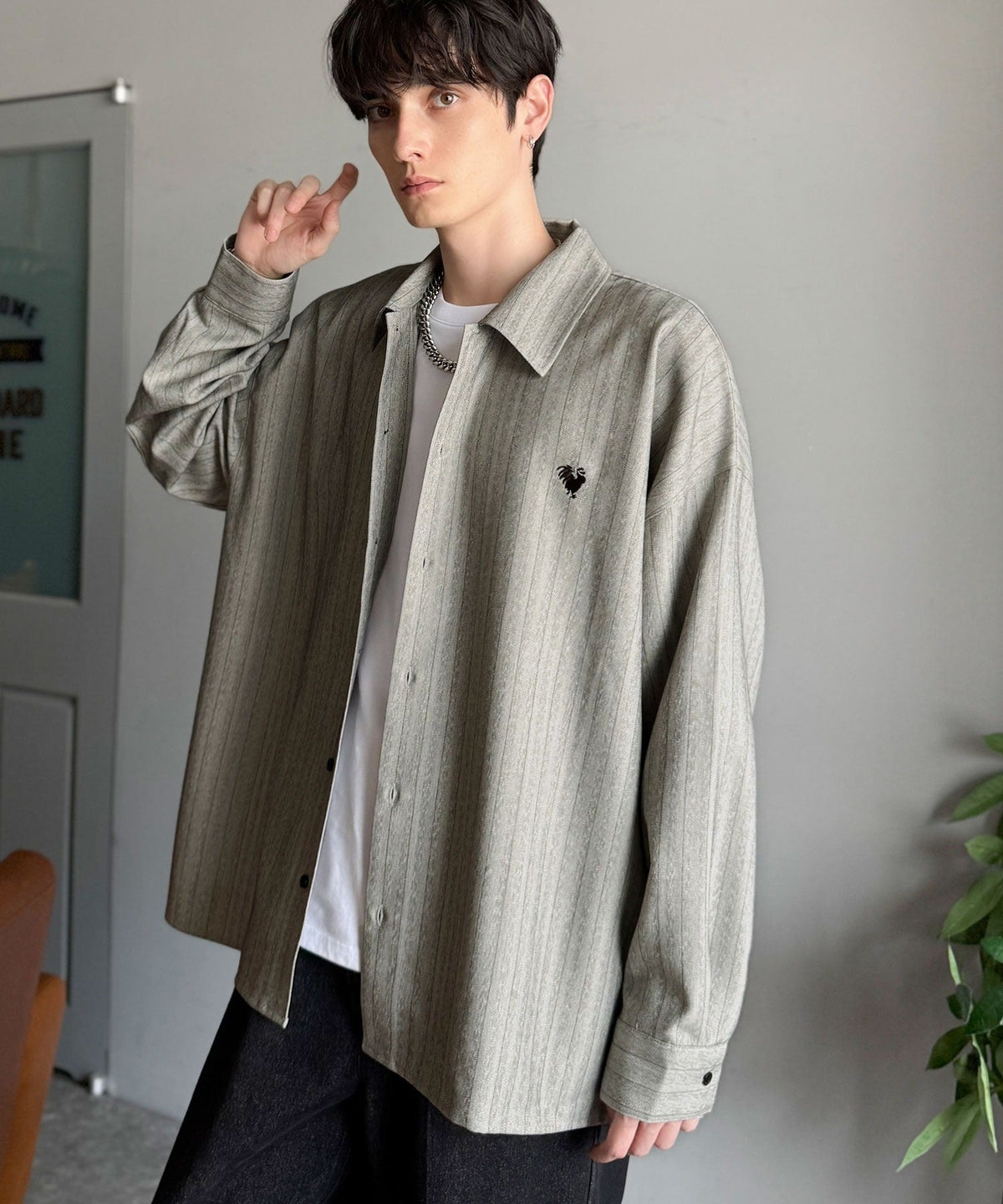【Classical Origin】「大人のさりげなさ。」刺繍入りストライプ柄オーバーサイズシャツ（長袖）/Embroidered Stripe Pattern Oversized Shirt co1010023