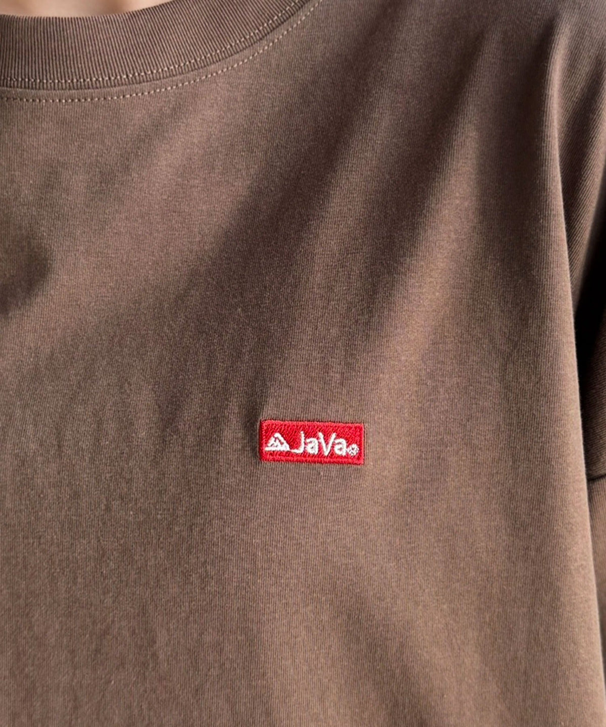 《JaVaジャバコラボ》バック刺繍が主役の一枚♪オーバーサイズ ハングル刺繍バックプリントビッグTEE jv1260552