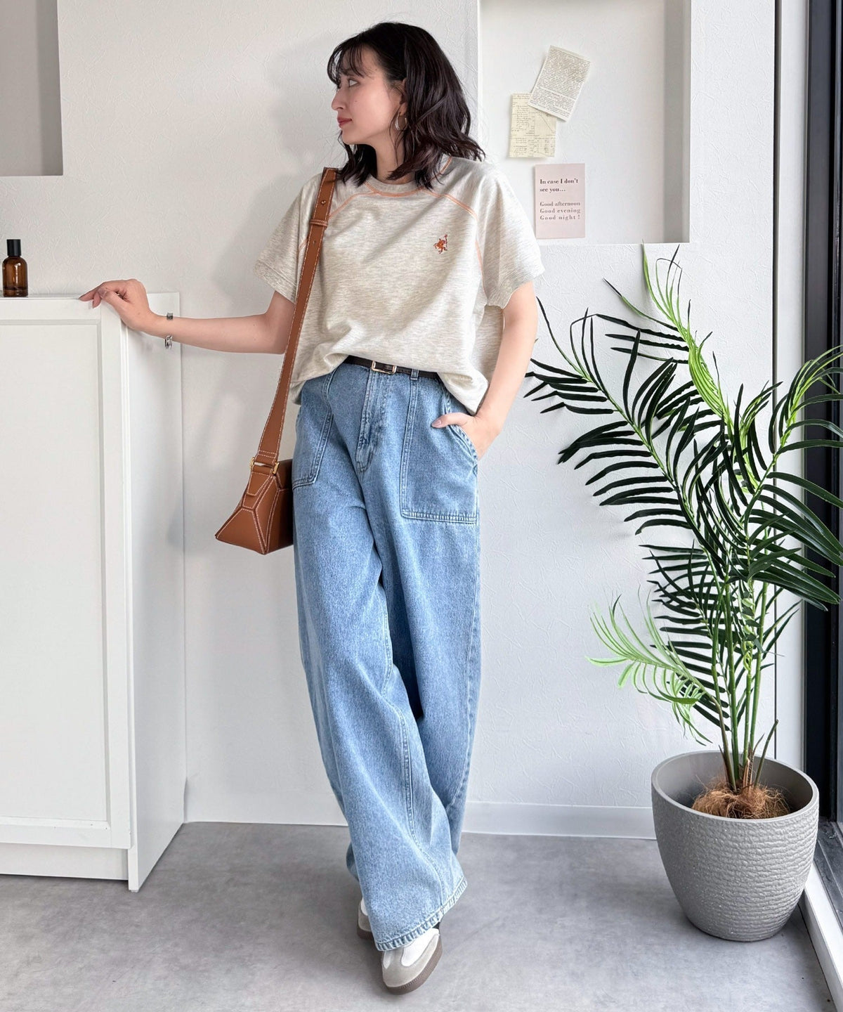 垢抜け配色で大人の抜け感プラス。胸刺繍ラグラン配色ステッチミニ裏毛TEE ce1330088