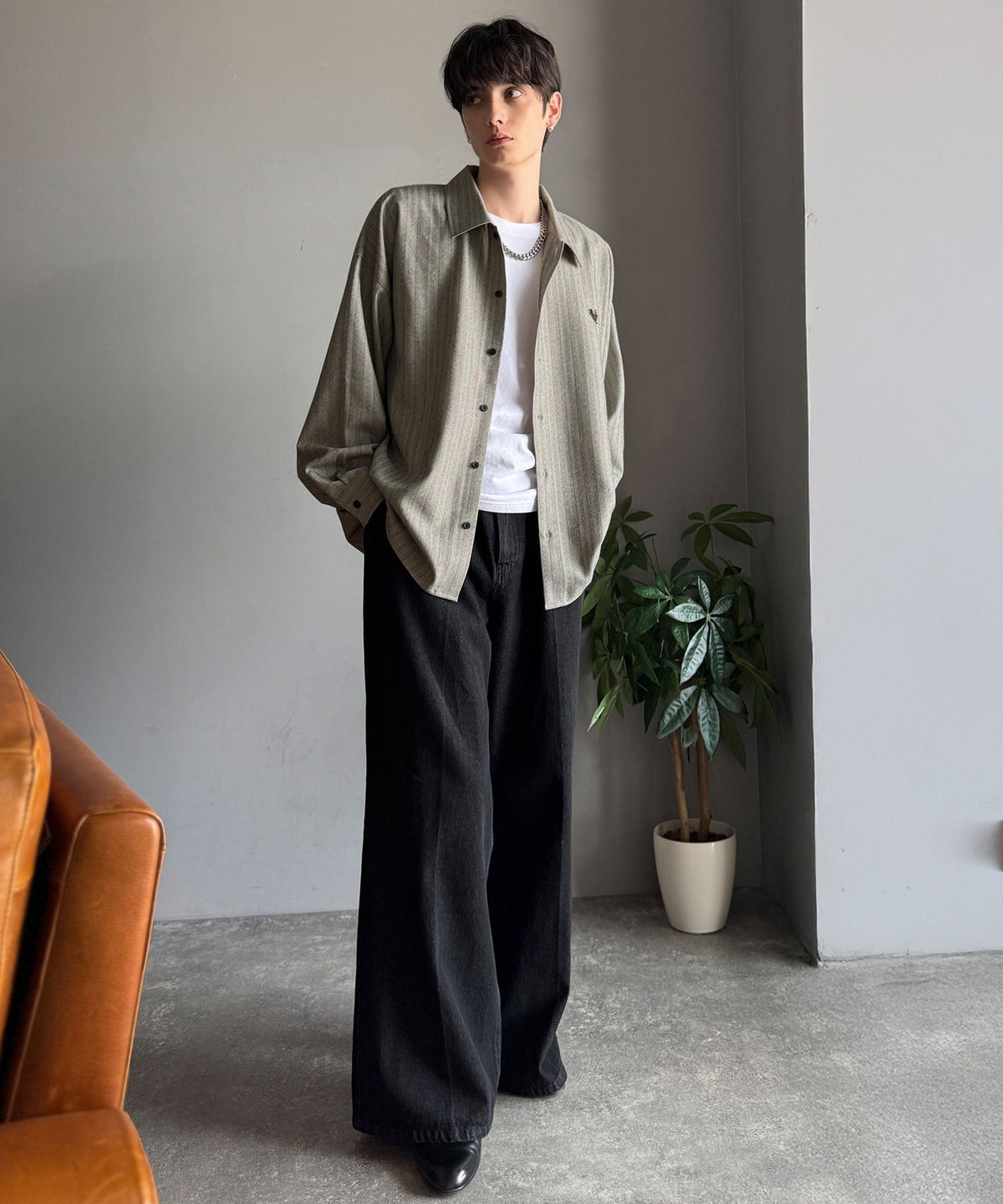【Classical Origin】「大人のさりげなさ。」刺繍入りストライプ柄オーバーサイズシャツ（長袖）/Embroidered Stripe Pattern Oversized Shirt co1010023