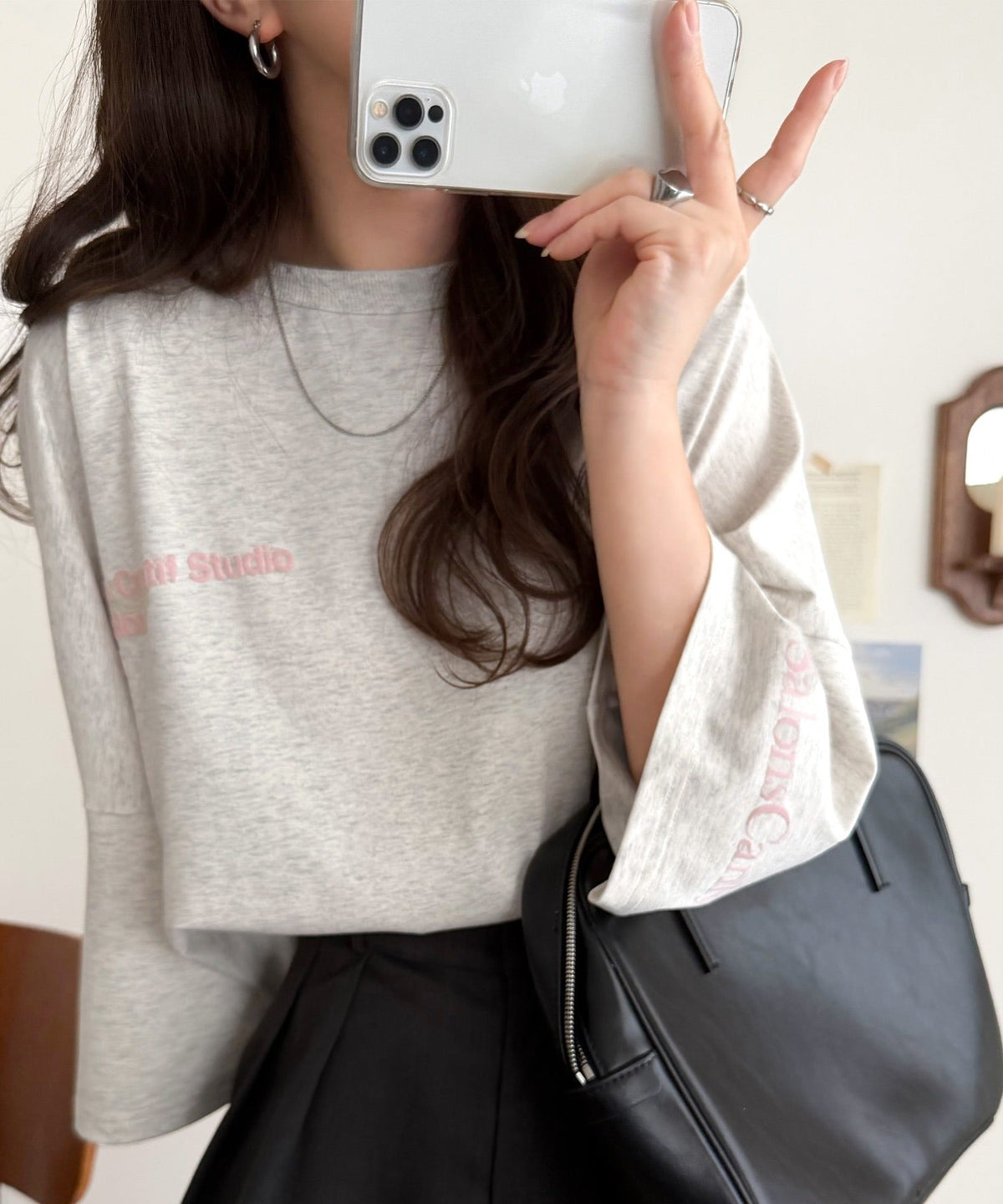 【接触冷感・吸水速乾機能付き】配色ロゴに秘める、大人の遊び心。フロッキーロゴ付きオーバーシルエットTシャツ（半袖） ce1330076