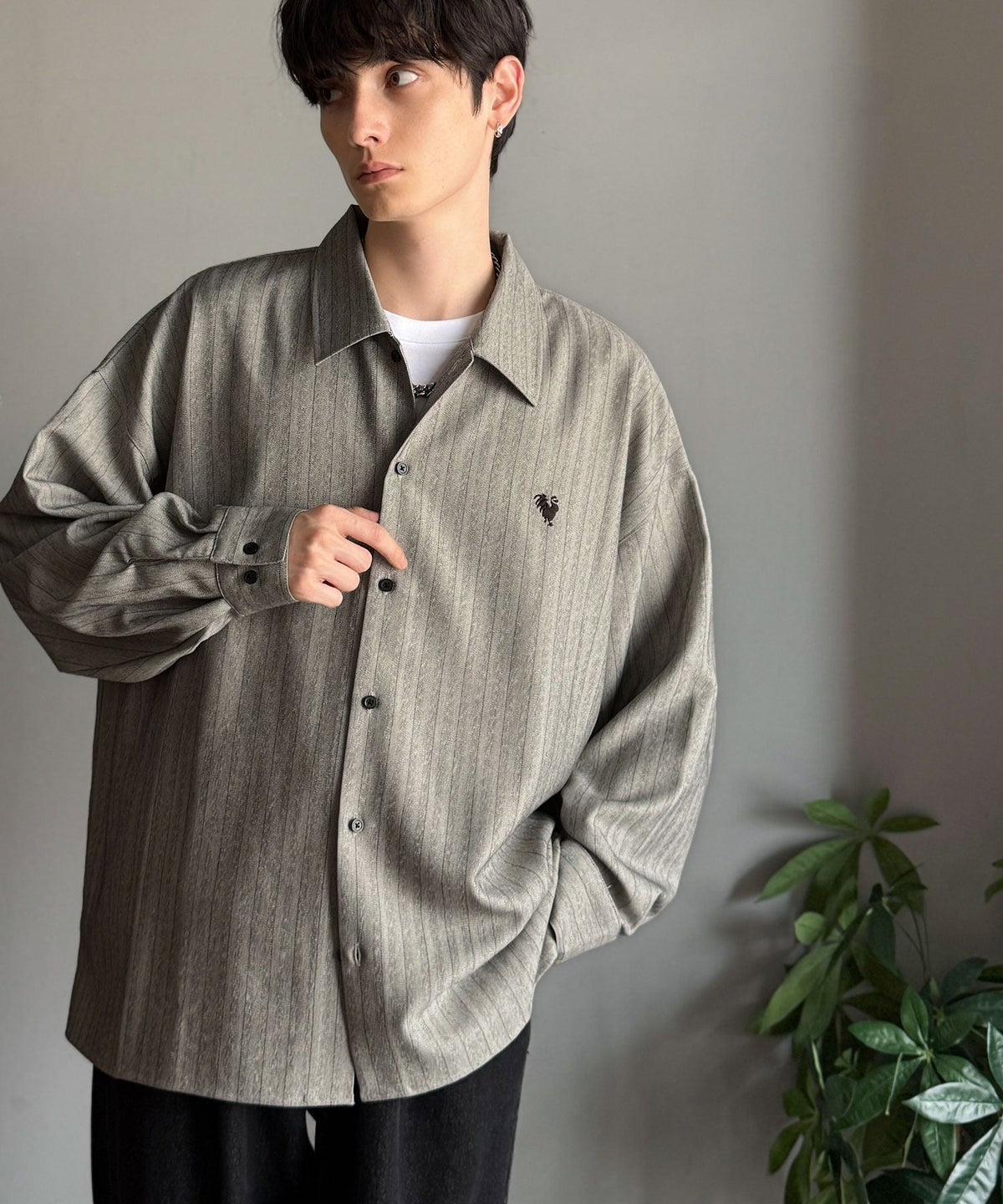 【Classical Origin】「大人のさりげなさ。」刺繍入りストライプ柄オーバーサイズシャツ（長袖）/Embroidered Stripe Pattern Oversized Shirt co1010023