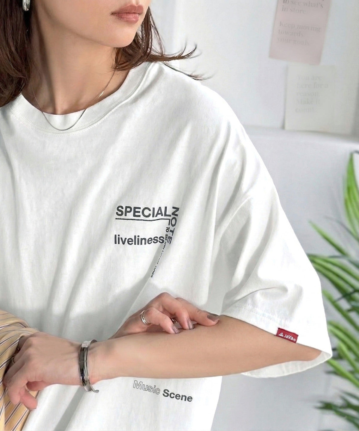 《JaVaジャバコラボ》遊びゴコロを着こなす。綿100％ 前後ランダムロゴ刺繍 オーバーサイズTシャツ（半袖） jo1320012