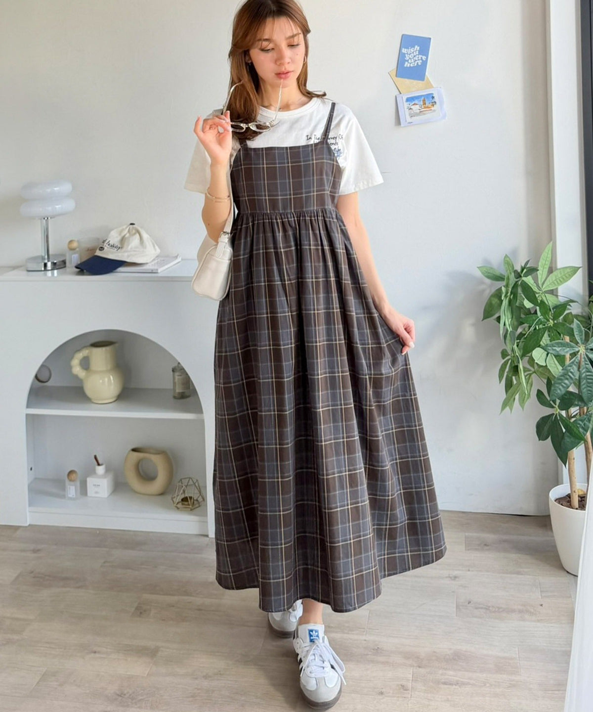 後ろ姿も可愛く盛れちゃう♪ふんわりシルエットで体型カバー。大人カジュアル チェックキャミワンピース ce1240121