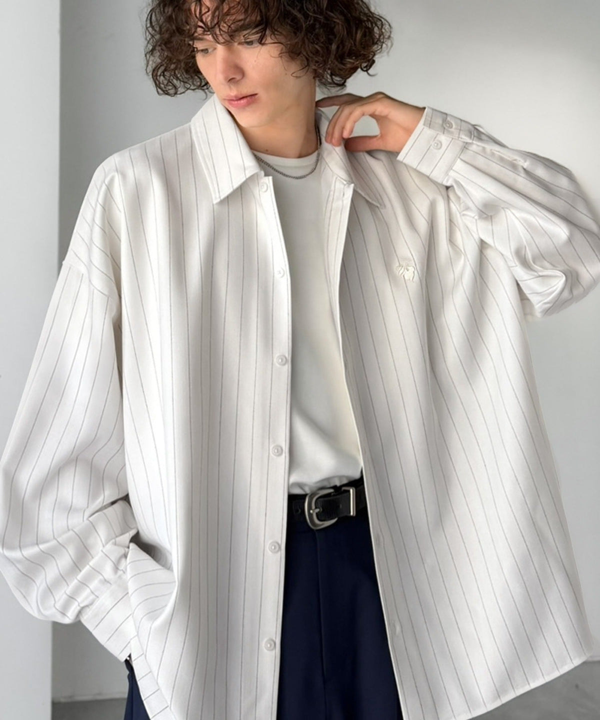 【Classical Origin】「大人のさりげなさ。」刺繍入りストライプ柄オーバーサイズシャツ（長袖）/Embroidered Stripe Pattern Oversized Shirt co1010023