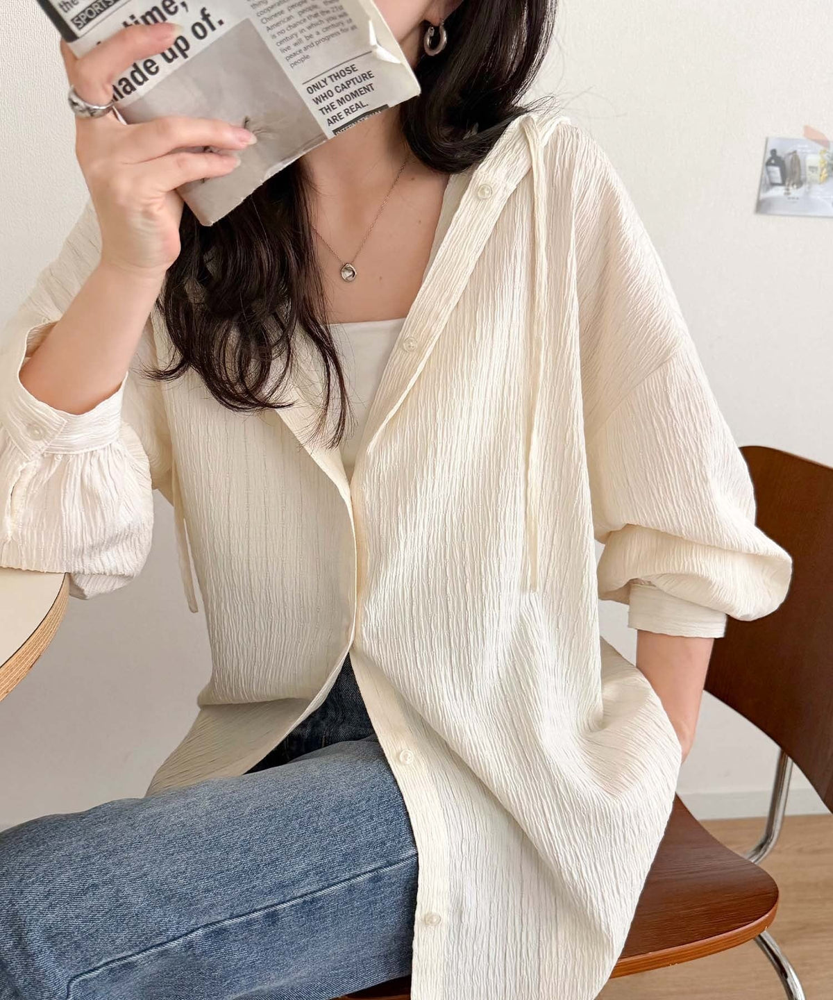 ぽわん袖とラウンド裾でこなれ感をプラス。ぽこぽこ素材が可愛い。ふくれシャーリング風フードブラウス（長袖） ce1010580