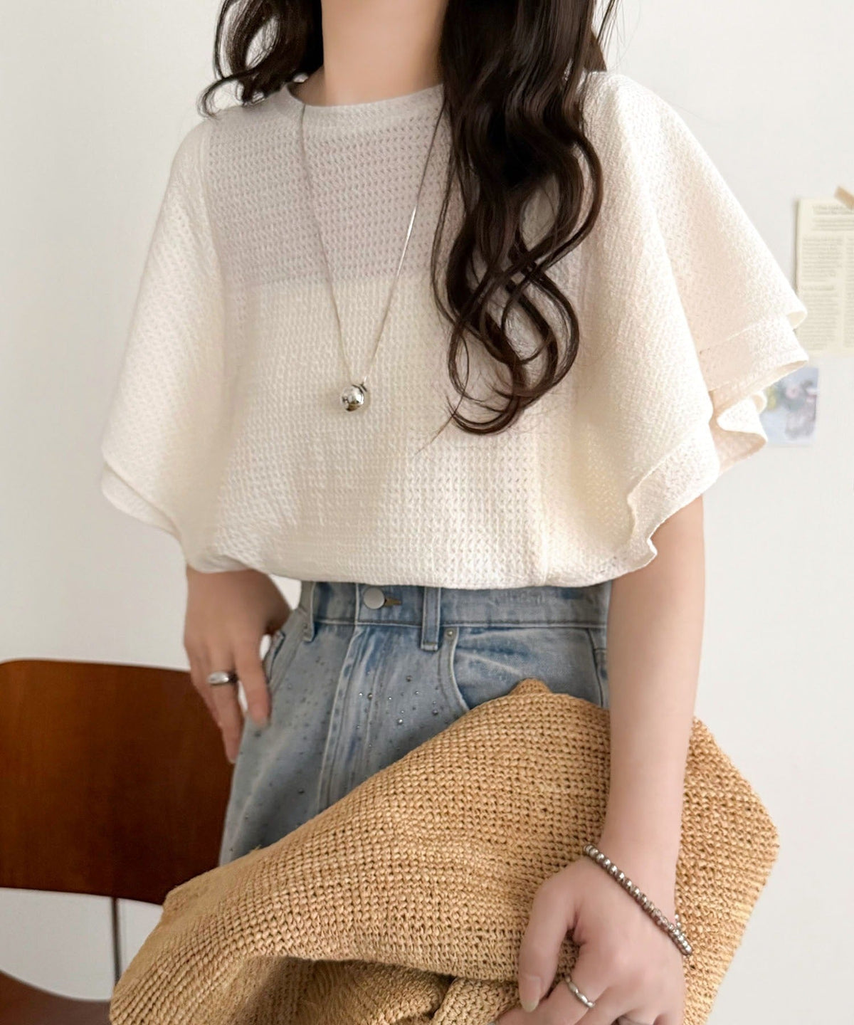 一枚で“きれい可愛い”が完成！レースジャガードフリルスリーブTシャツ ce1110173