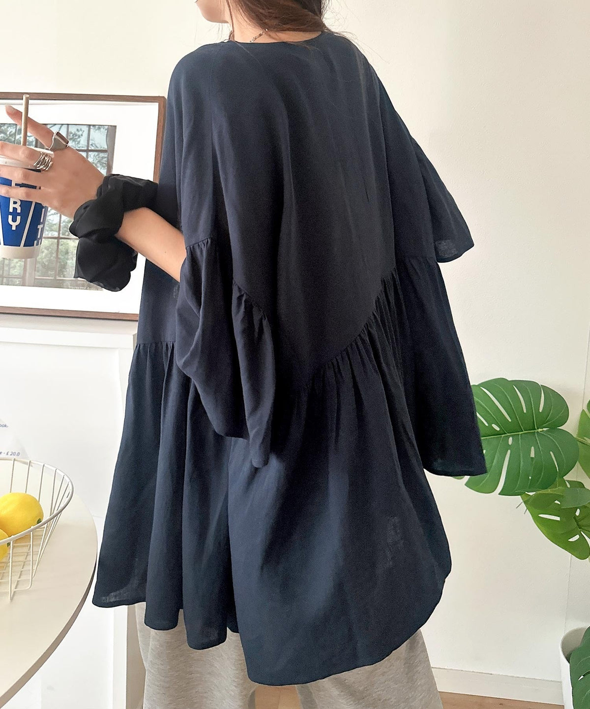 【接触冷感・UVカット機能付き】涼感ひらり、上品きれい。麻混 前後2way 袖フリルウエスト切り替え ペプラムブラウス ce1010543