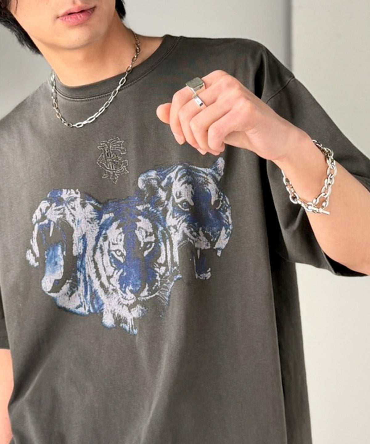 綿100％ ワンポイント刺繍入り ヴィンテージ グラフィックアソートTシャツ／Vintage Graphic Assorted T-Shirt co1320010