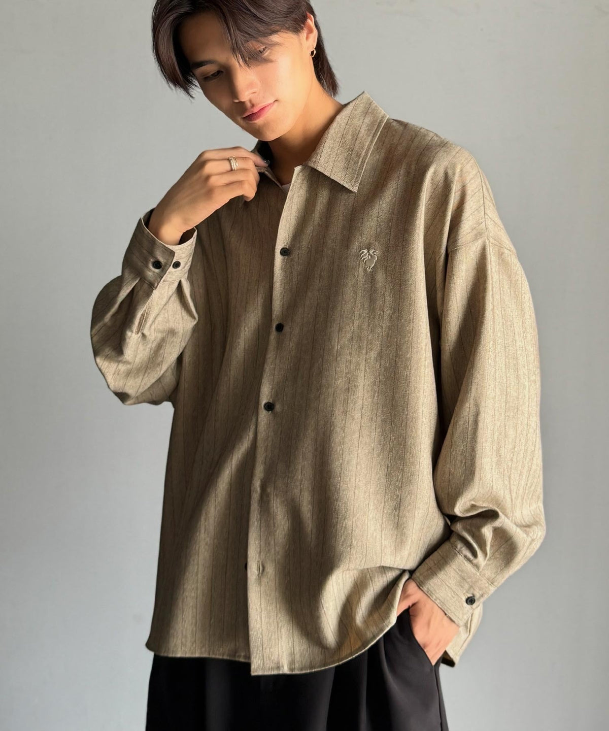 【Classical Origin】「大人のさりげなさ。」刺繍入りストライプ柄オーバーサイズシャツ（長袖）/Embroidered Stripe Pattern Oversized Shirt co1010023