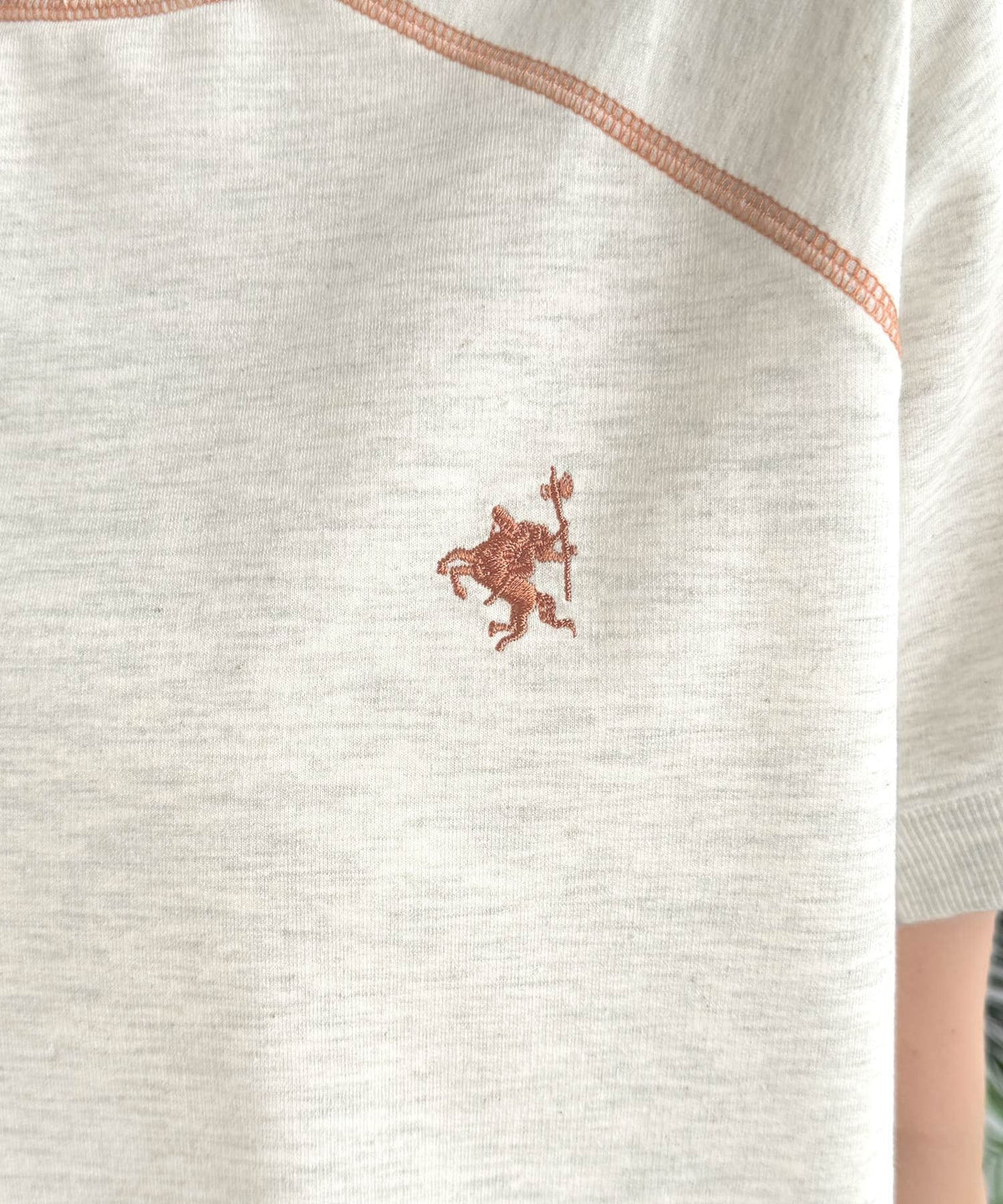 垢抜け配色で大人の抜け感プラス。胸刺繍ラグラン配色ステッチミニ裏毛TEE ce1330088