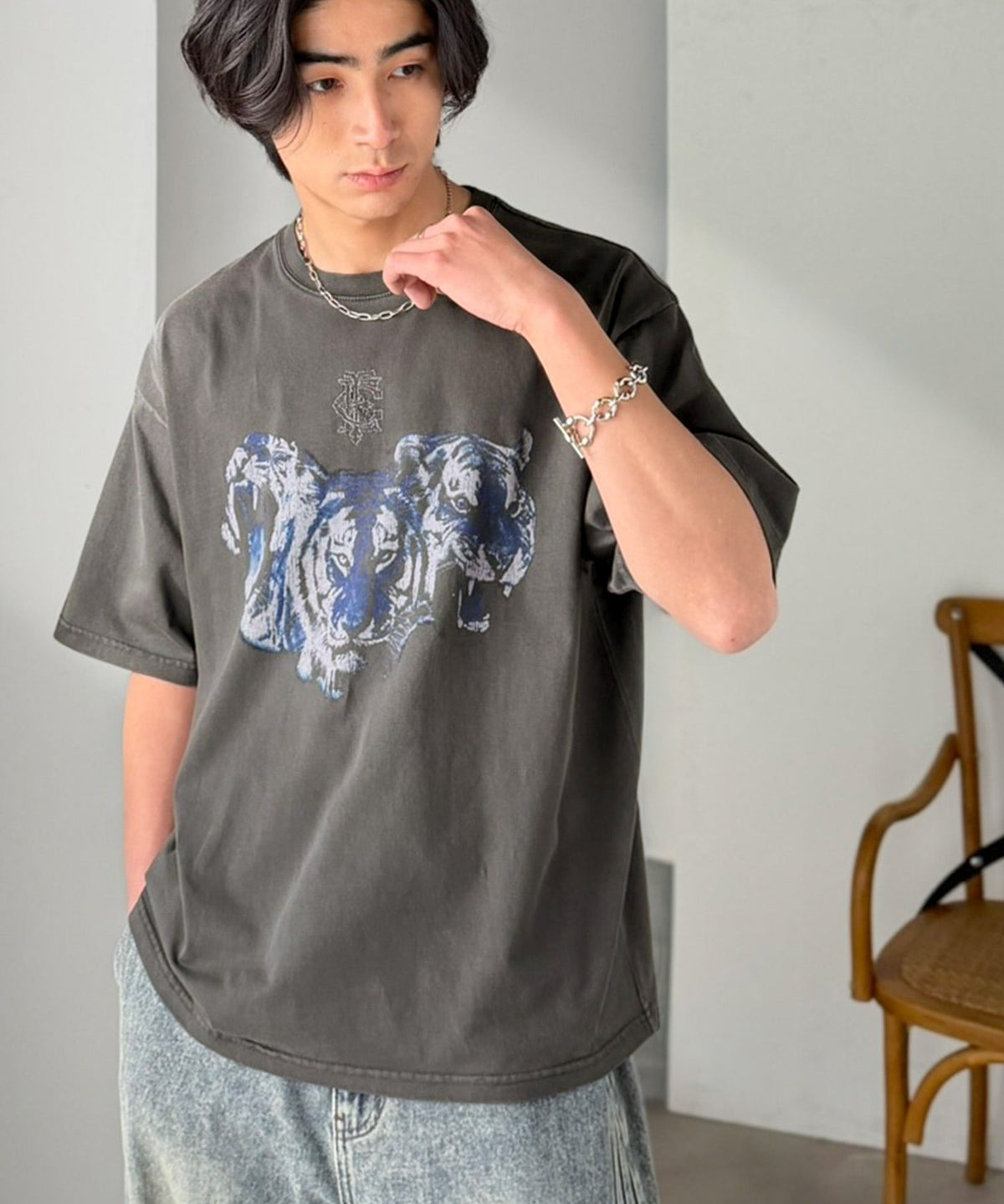 綿100％ ワンポイント刺繍入り ヴィンテージ グラフィックアソートTシャツ／Vintage Graphic Assorted T-Shirt co1320010