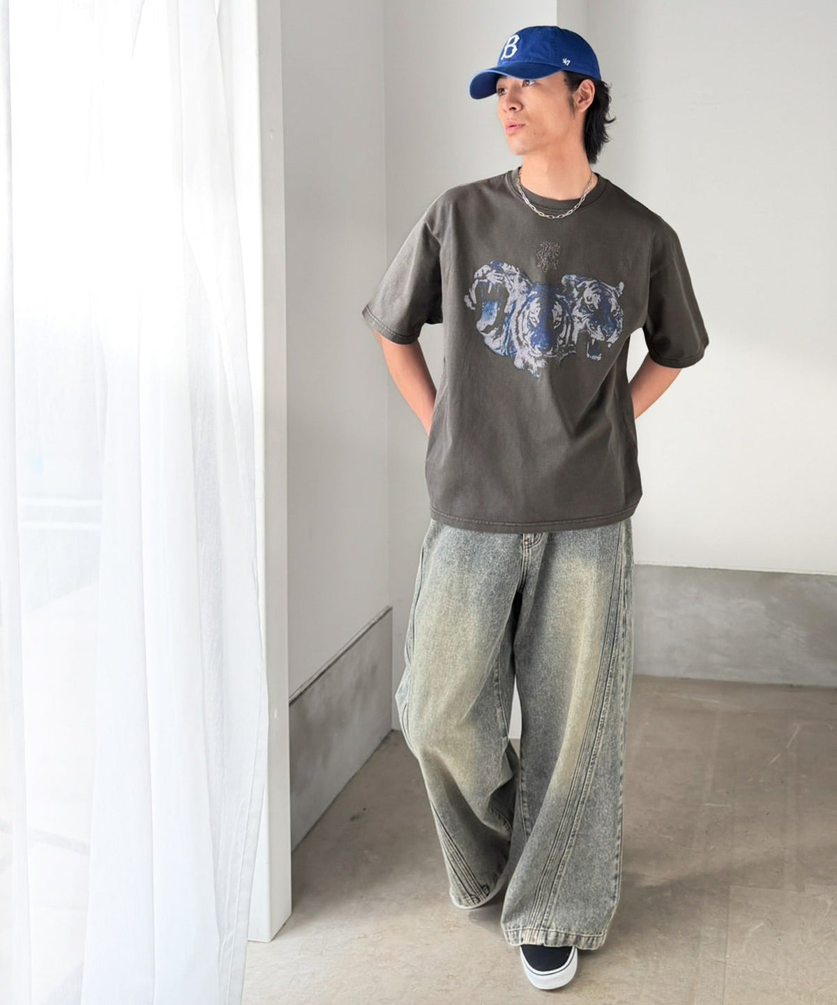 綿100％ ワンポイント刺繍入り ヴィンテージ グラフィックアソートTシャツ／Vintage Graphic Assorted T-Shirt co1320010