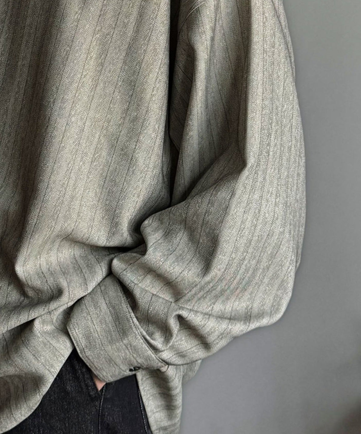 【Classical Origin】「大人のさりげなさ。」刺繍入りストライプ柄オーバーサイズシャツ（長袖）/Embroidered Stripe Pattern Oversized Shirt co1010023