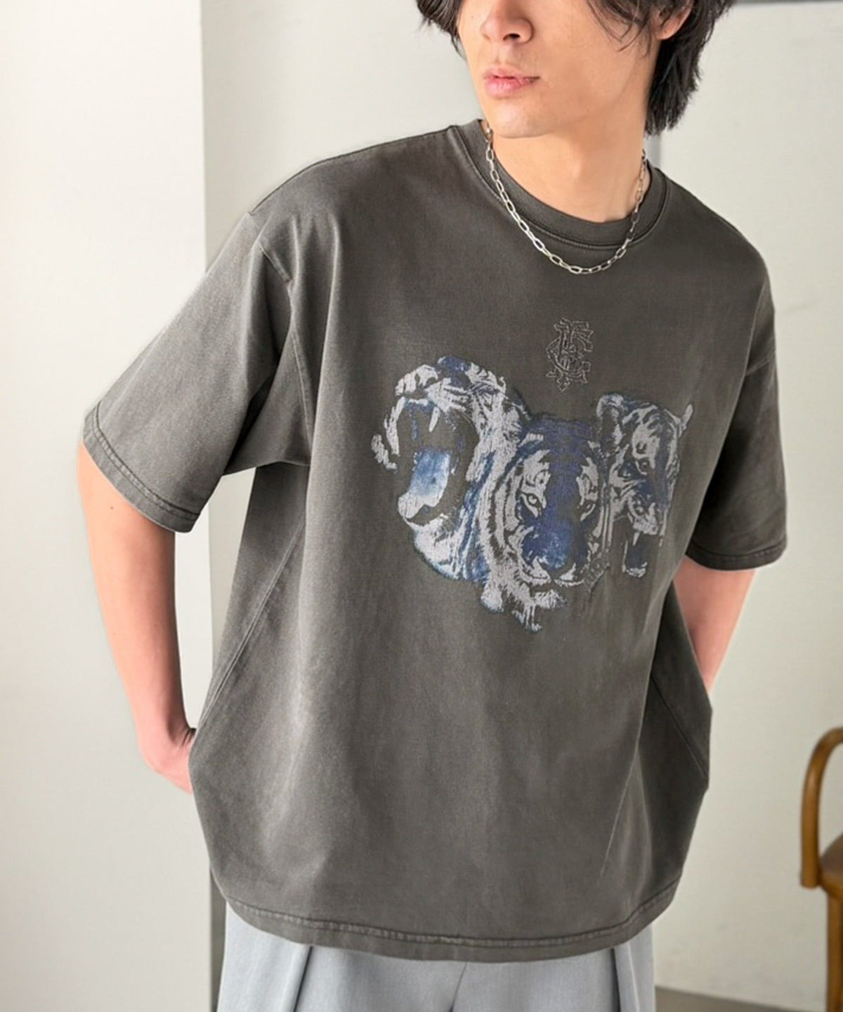 綿100％ ワンポイント刺繍入り ヴィンテージ グラフィックアソートTシャツ／Vintage Graphic Assorted T-Shirt co1320010