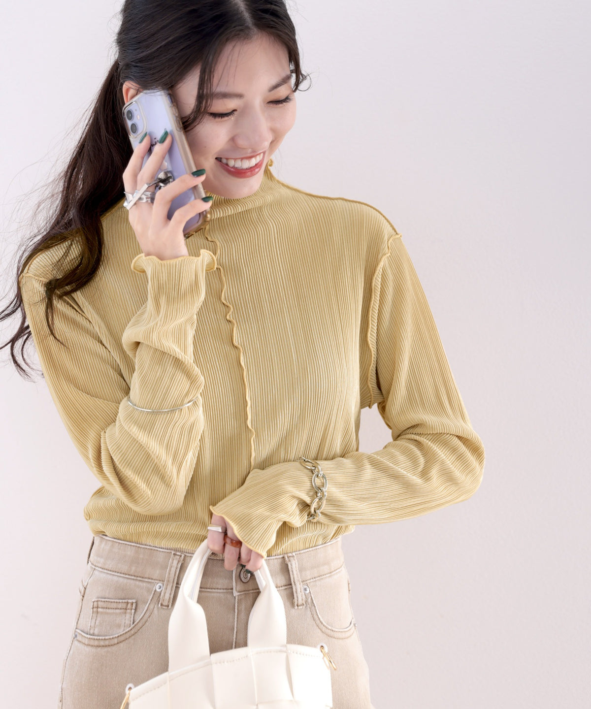 上品な光沢感。2wayメロープリーツハイネックトップス ce0420042