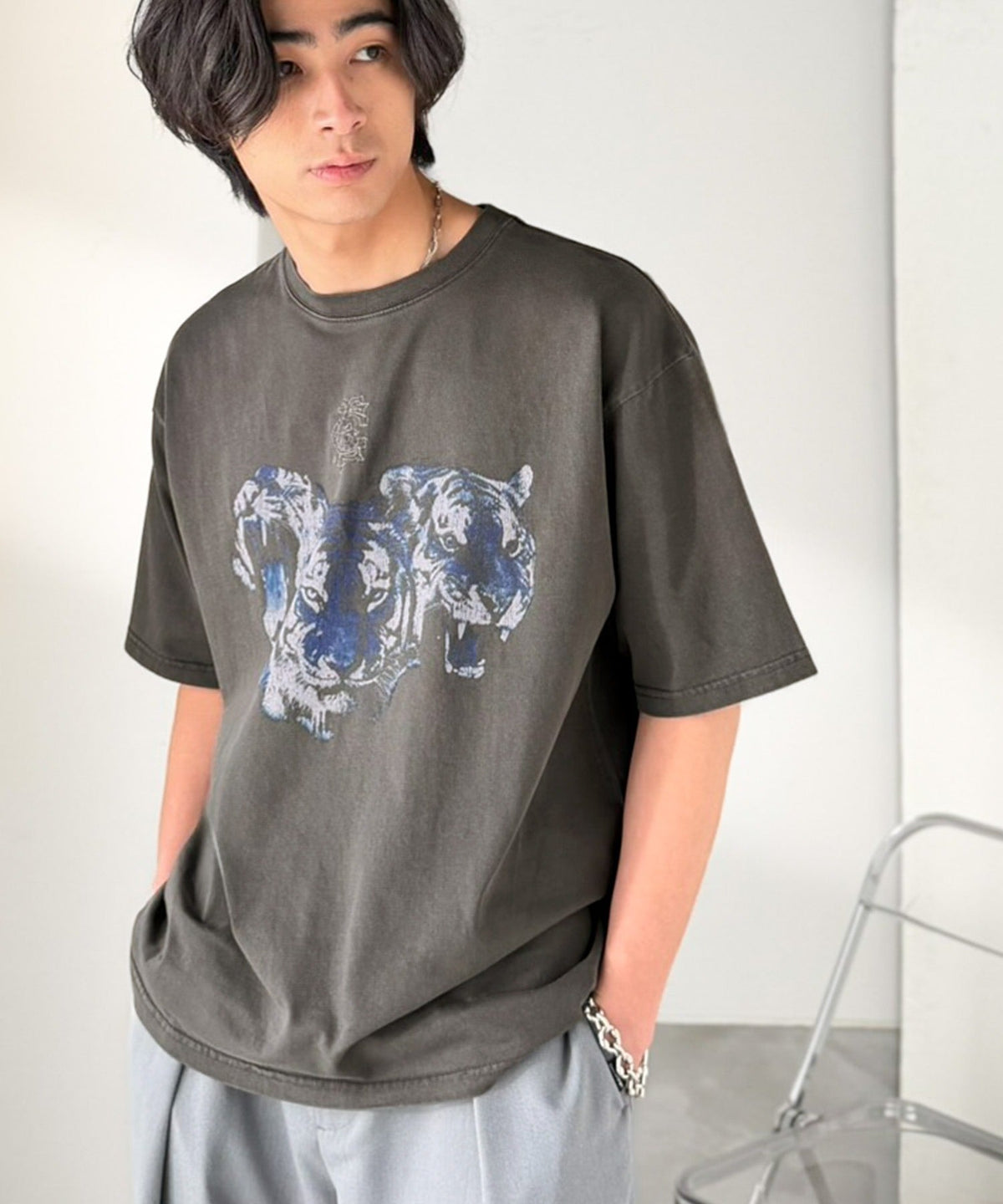 綿100％ ワンポイント刺繍入り ヴィンテージ グラフィックアソートTシャツ／Vintage Graphic Assorted T-Shirt co1320010