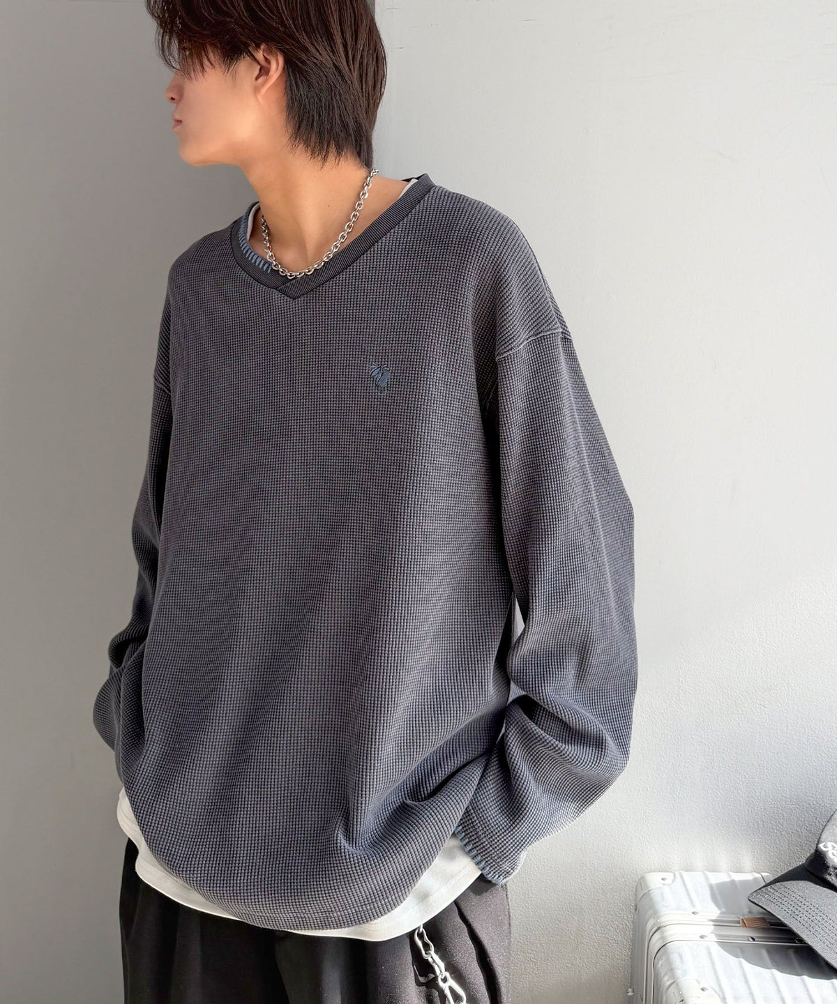 《JaVaジャバコラボ》ラフなのに計算されたバランス。裾ドロスト付きピグメント加工ステッチ配色VネックTシャツ jo1150086