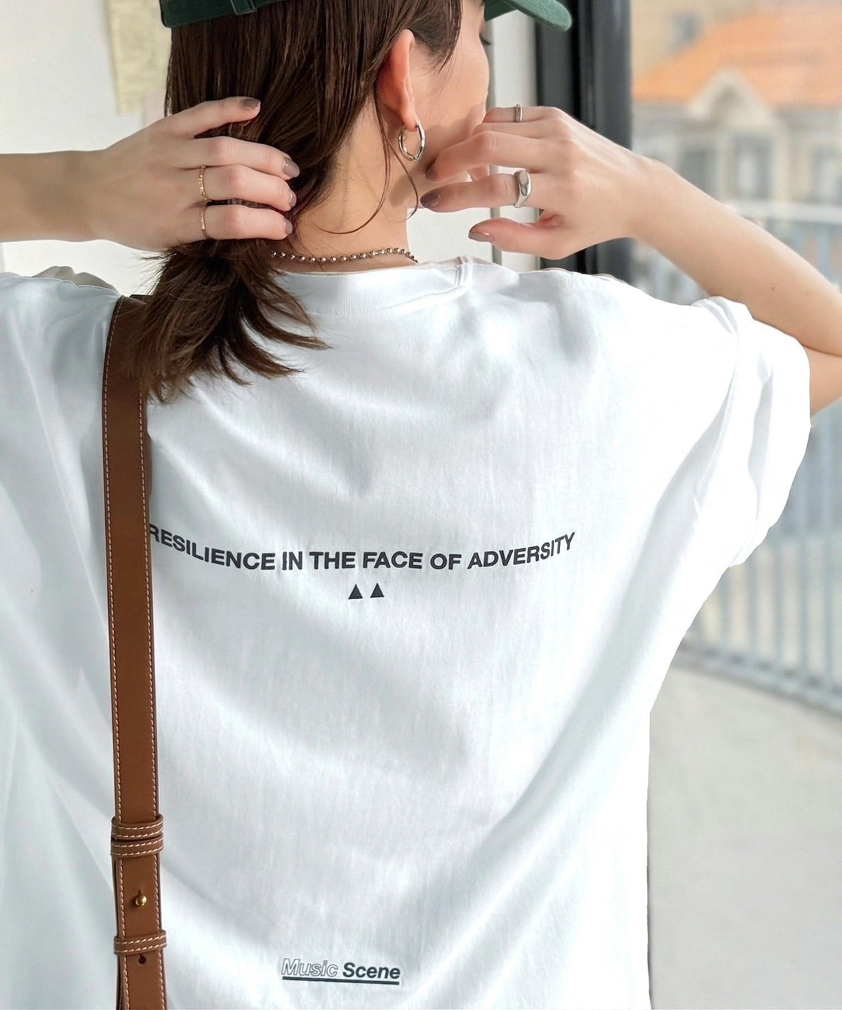 《JaVaジャバコラボ》遊びゴコロを着こなす。綿100％ 前後ランダムロゴ刺繍 オーバーサイズTシャツ（半袖） jo1320012