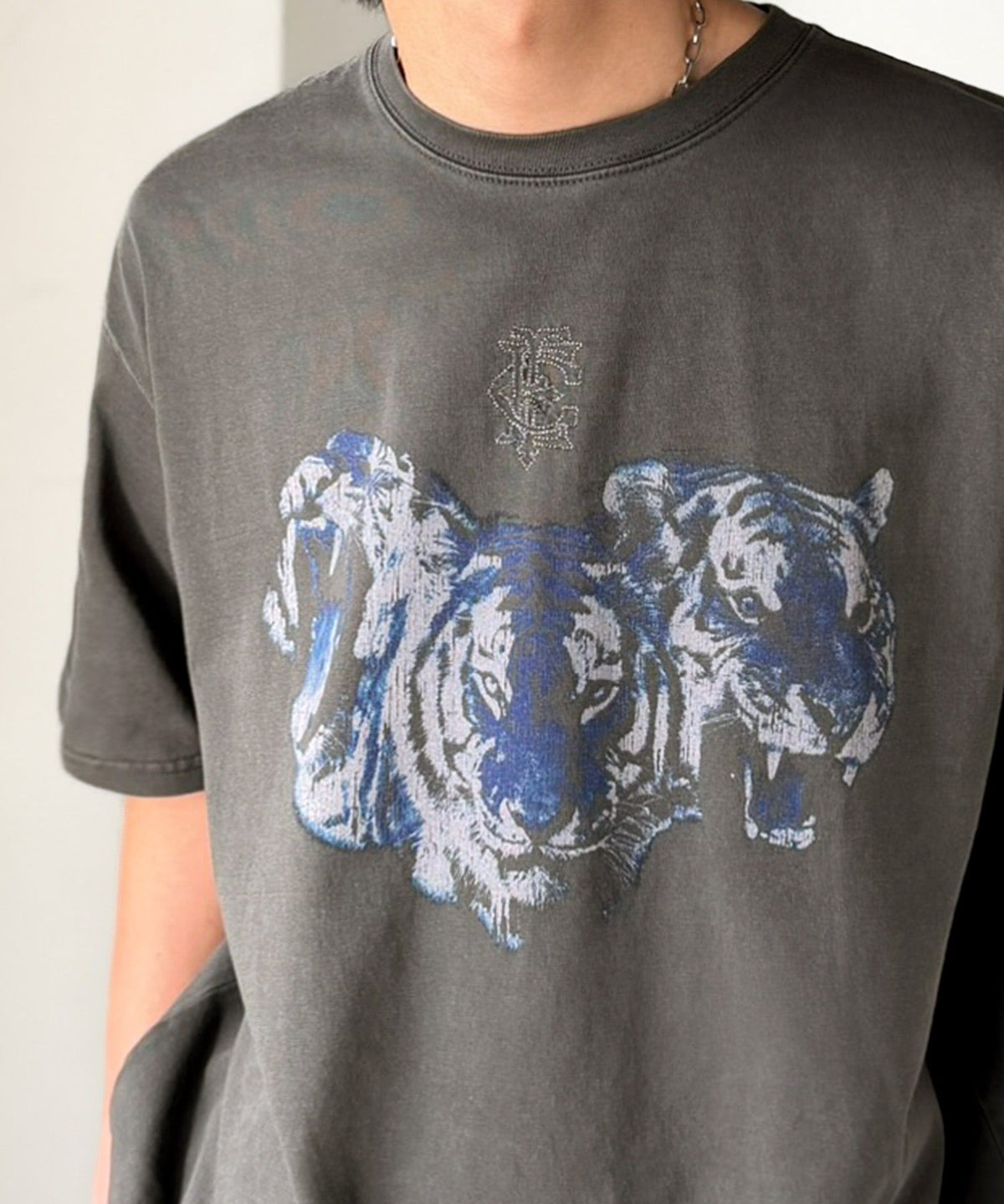綿100％ ワンポイント刺繍入り ヴィンテージ グラフィックアソートTシャツ／Vintage Graphic Assorted T-Shirt co1320010