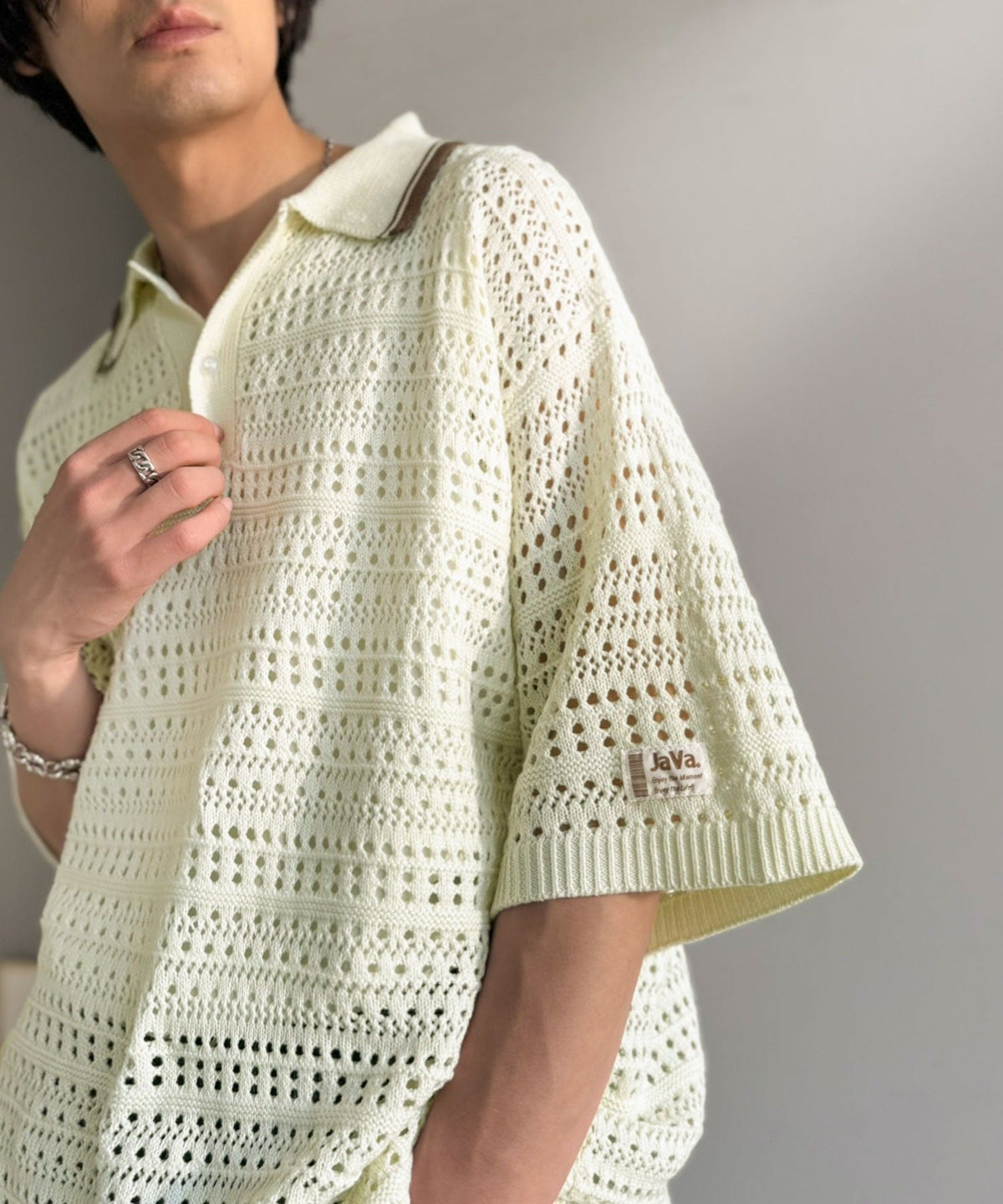 《JaVaジャバコラボ》レトロ〝っぽい〟がちょうどいい。メッシュ編地柄 スキッパー襟 ニットポロシャツ（半袖） jo1250002