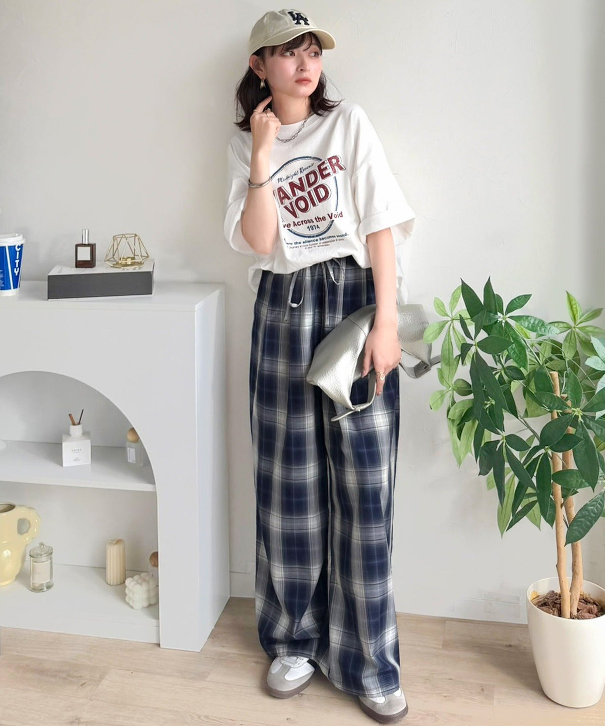 《JaVaジャバコラボ》配色で遊ぶ！大人カジュアルの決定版。綿100％ツアーロゴTシャツ (半袖) jv1329087