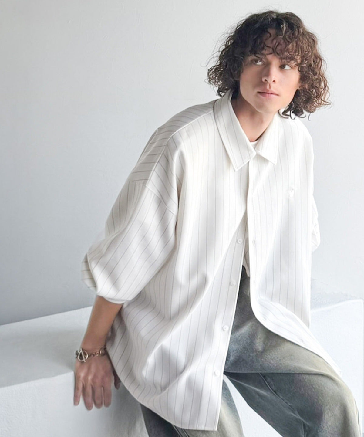 【Classical Origin】「大人のさりげなさ。」刺繍入りストライプ柄オーバーサイズシャツ（長袖）/Embroidered Stripe Pattern Oversized Shirt co1010023