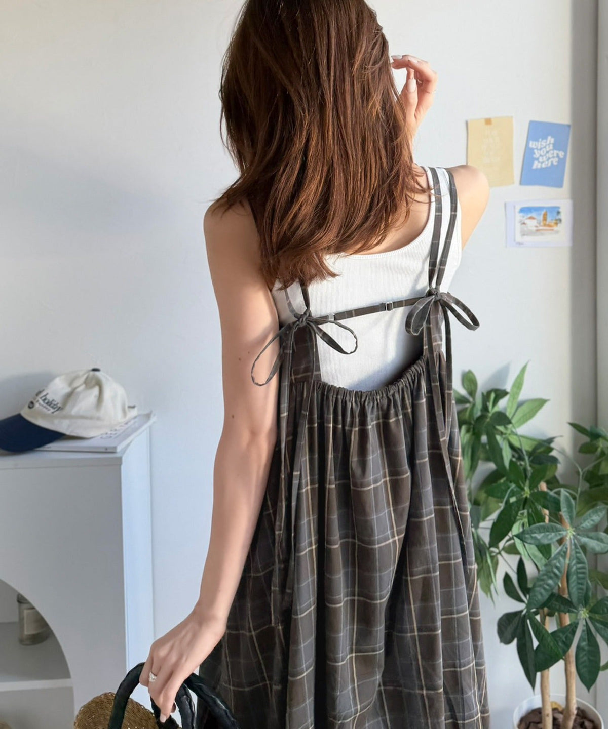 後ろ姿も可愛く盛れちゃう♪ふんわりシルエットで体型カバー。大人カジュアル チェックキャミワンピース ce1240121