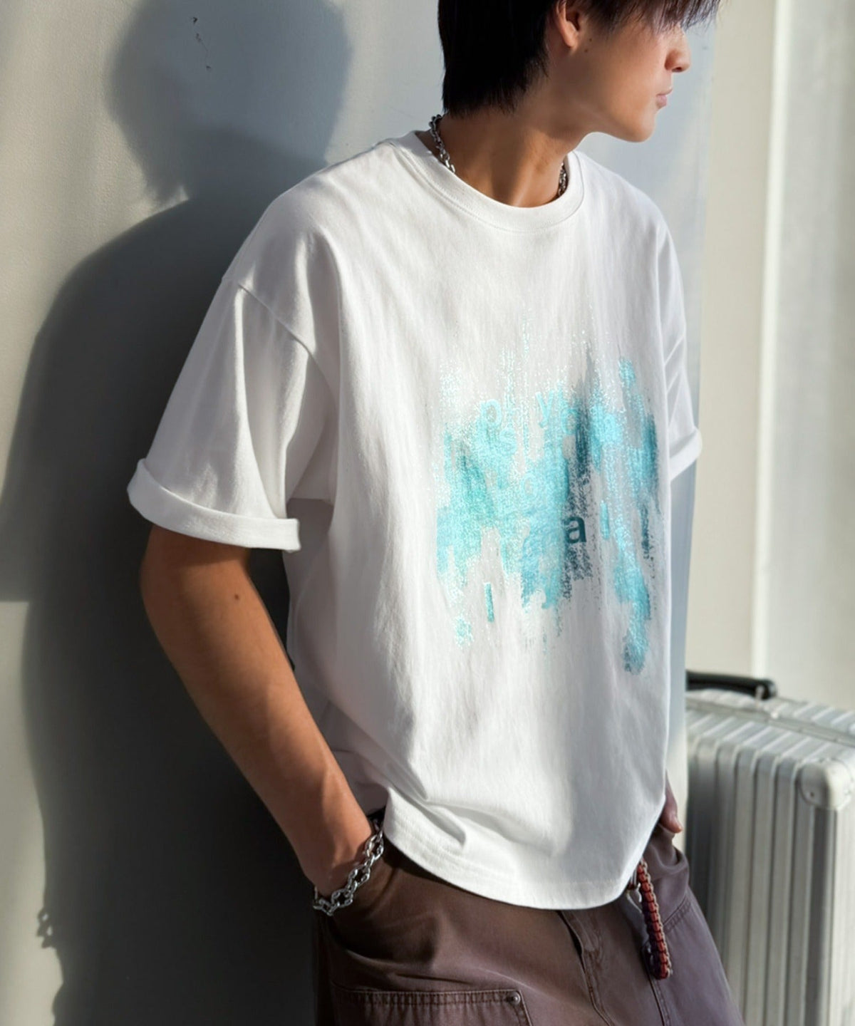 無地じゃ足りない、そんな日に！コットン100% グリッチノイズ箔プリントTシャツ／Glitch Noise Foil Print T-Shirt co1320011