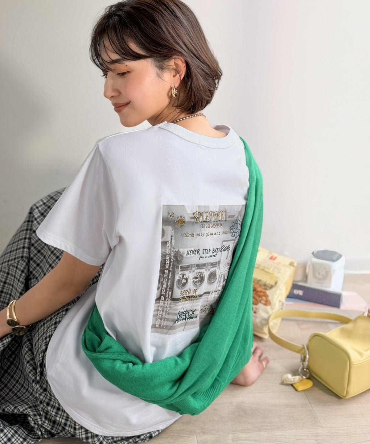 【接触冷感機能付き】背中で魅せる、遊び心とヴィンテージ。コインランドリーバック刺繍Tシャツ（半袖） ce1260549