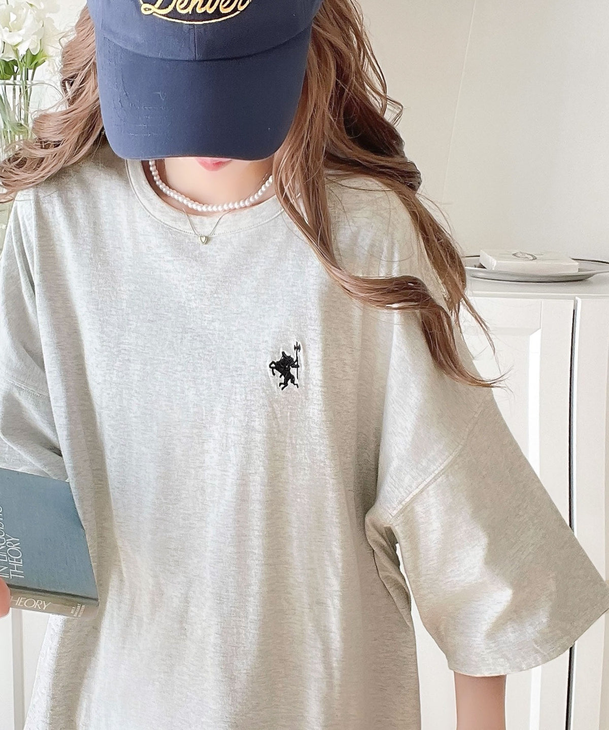 プラスワンでトレンド感UP。綿100%胸刺繍リバーシブルTシャツ ce1050179