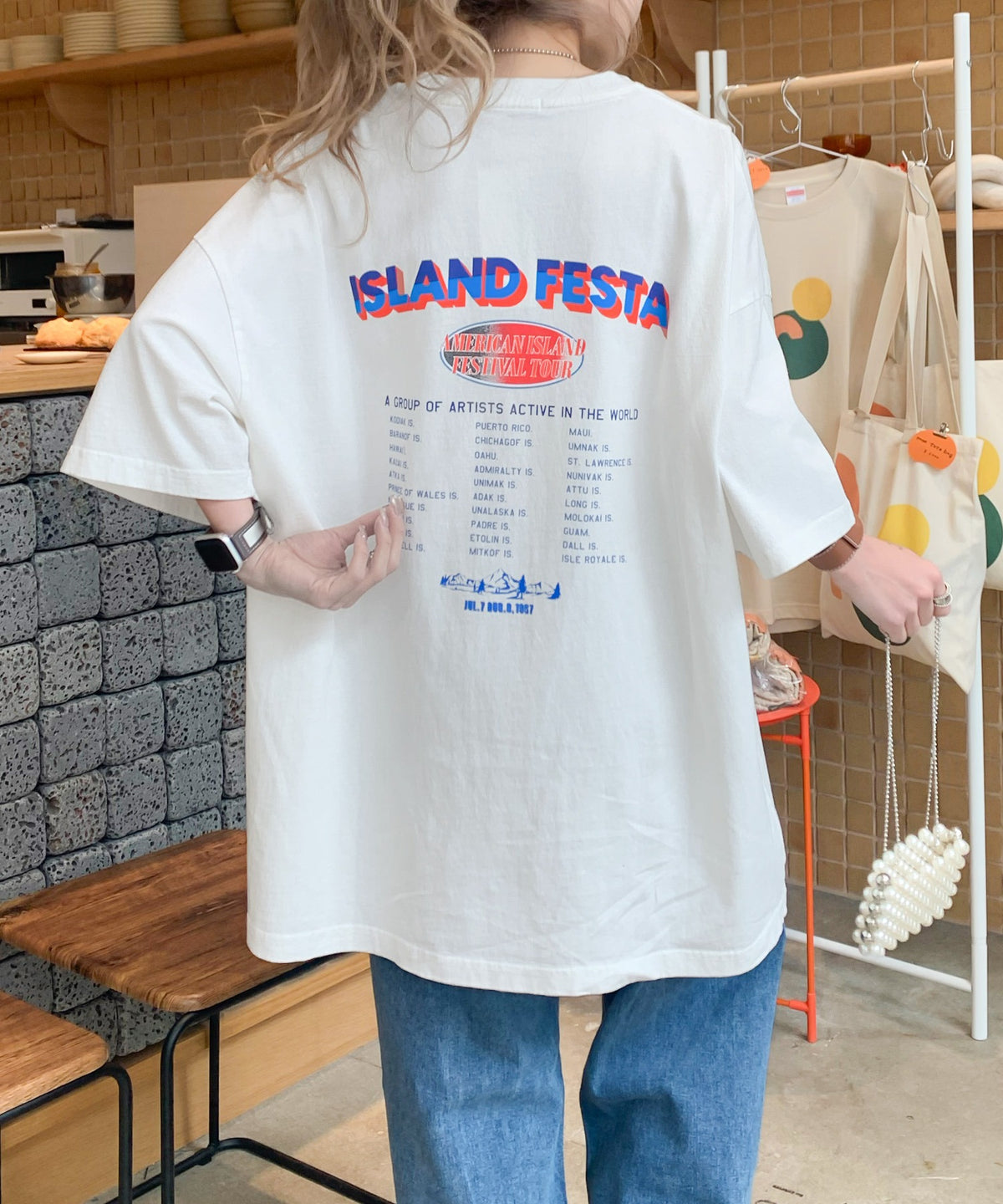 《JAVA ジャバコラボ》こなれた大人カジュアルスタイルの主役に。綿100%フェスロゴピグメントTシャツ jv1029046