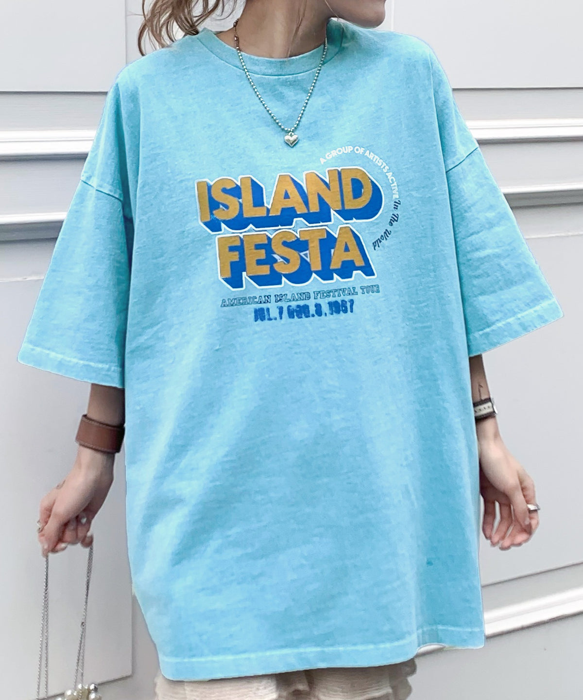 《JAVA ジャバコラボ》こなれた大人カジュアルスタイルの主役に。綿100%フェスロゴピグメントTシャツ jv1029046