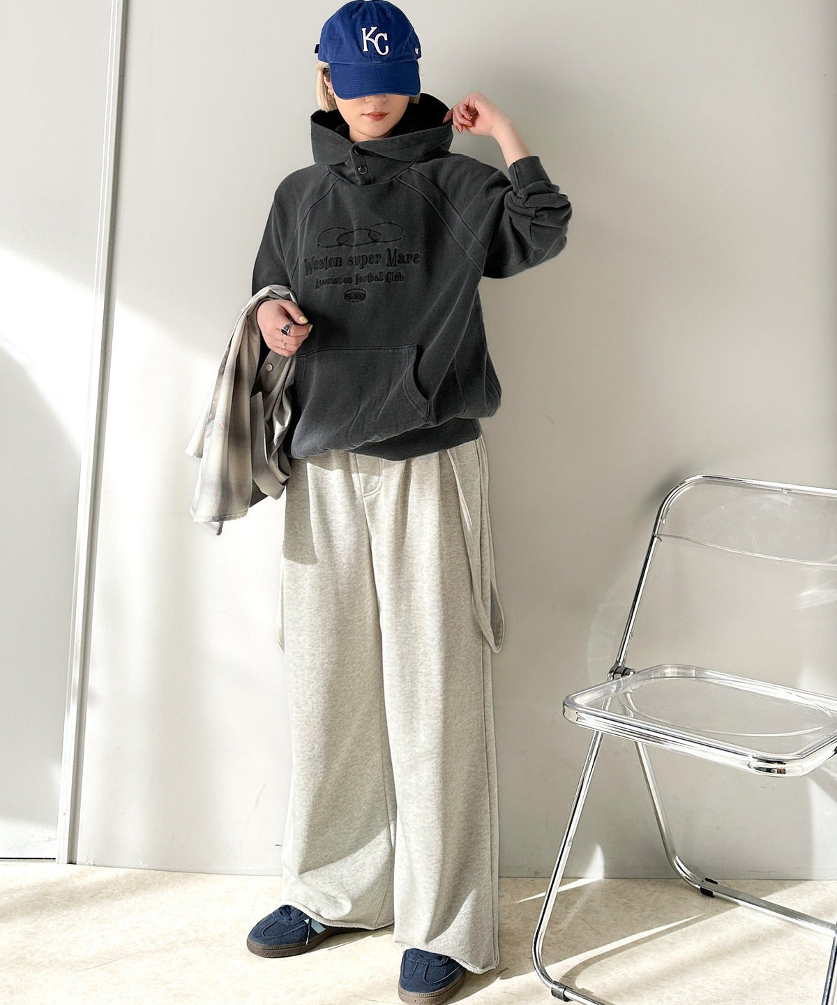 《Javaジャバコラボ》個性が際立つアートな一着！ヴィンテージ風フットボールデザインピグメントオーバーサイズパーカー（長袖） jv1029104