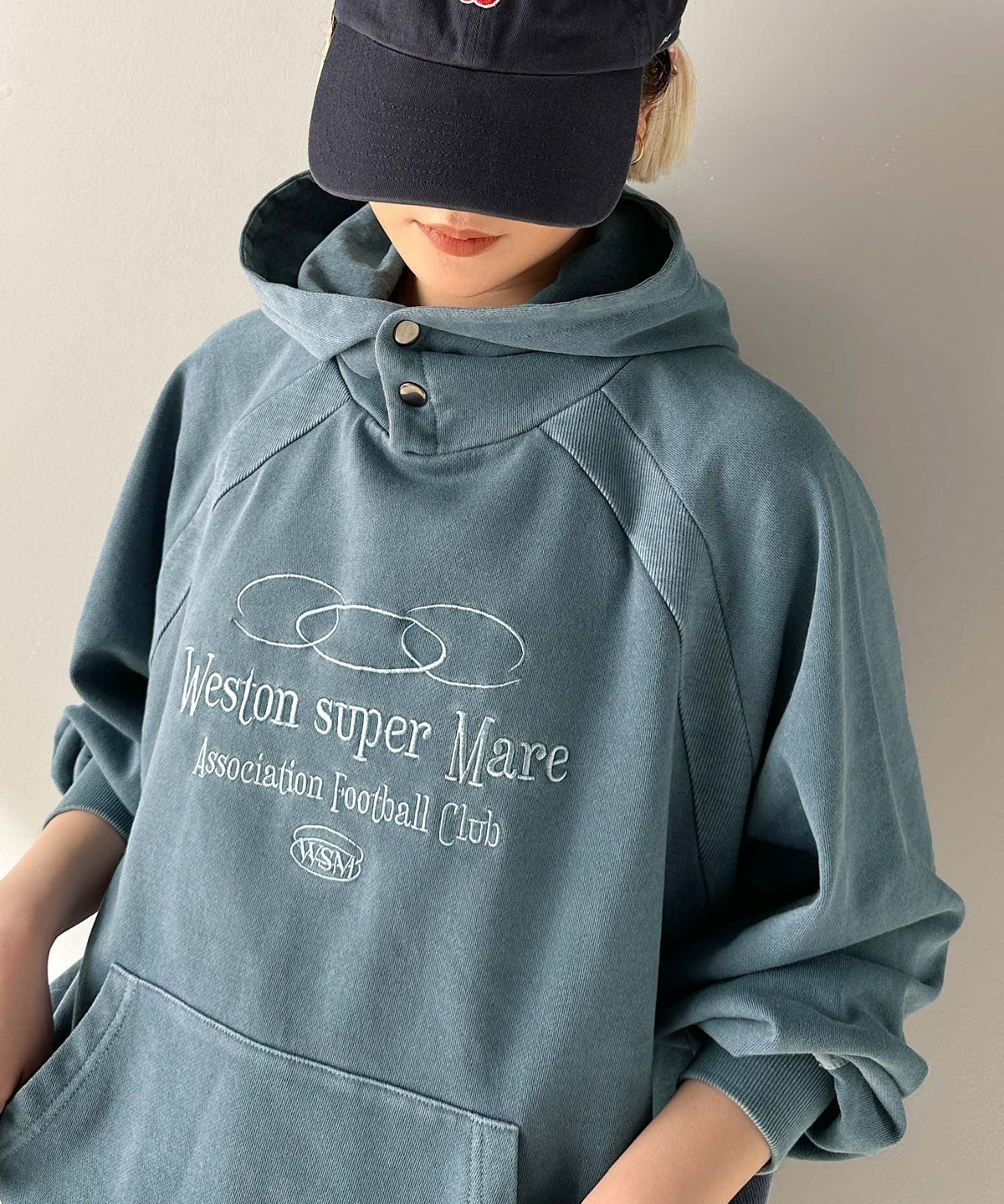 《Javaジャバコラボ》個性が際立つアートな一着！ヴィンテージ風フットボールデザインピグメントオーバーサイズパーカー（長袖） jv1029104