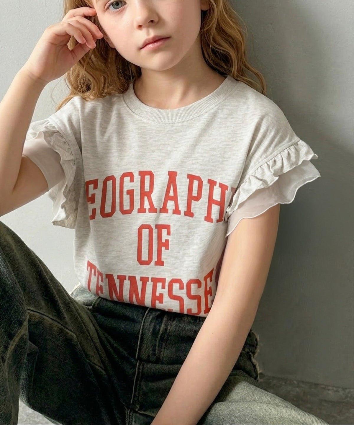 【mily bilet】【キッズ】 親子リンクコーデ可能◎ダブルフリル袖カレッジライクロゴゆるTシャツ mk1329036