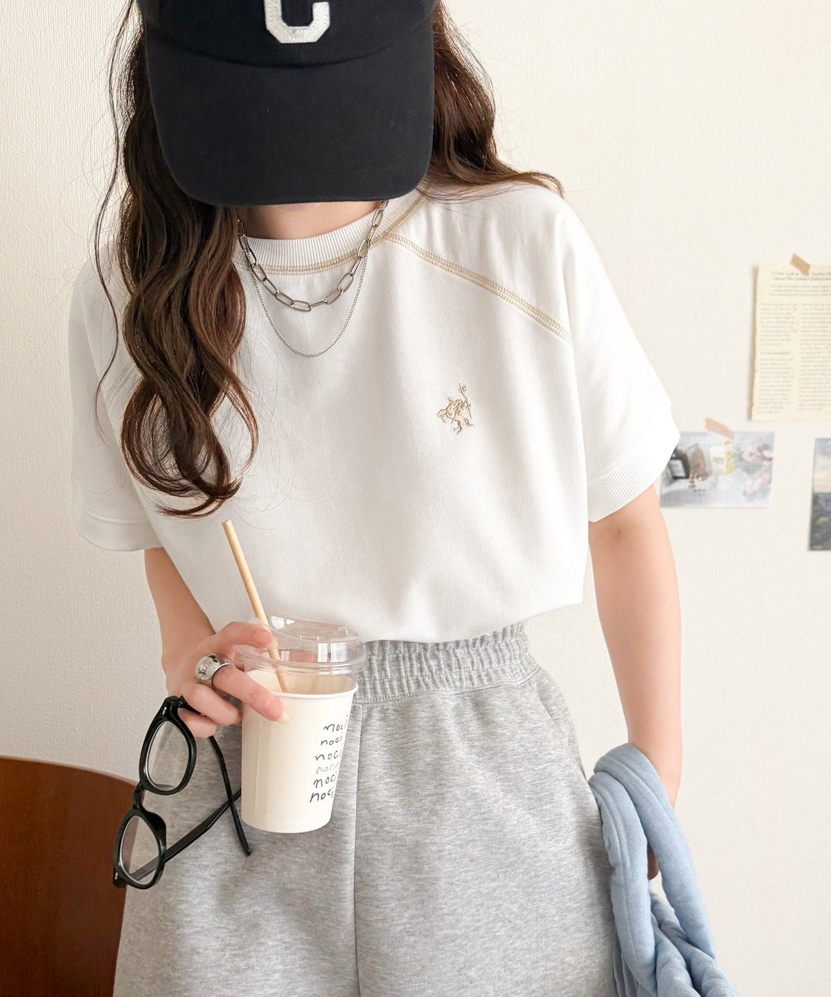 垢抜け配色で大人の抜け感プラス。胸刺繍ラグラン配色ステッチミニ裏毛TEE ce1330088