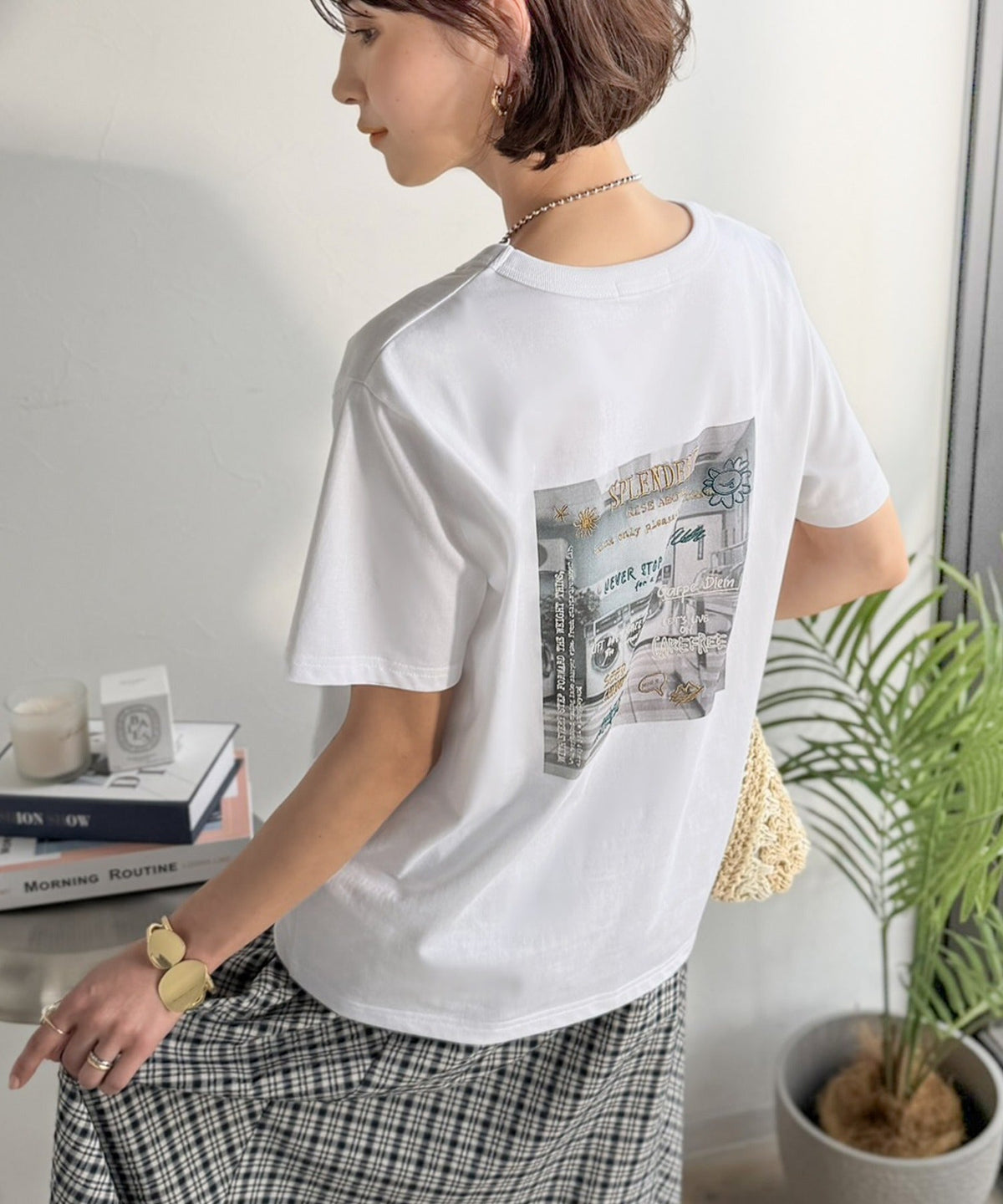 【接触冷感機能付き】背中で魅せる、遊び心とヴィンテージ。コインランドリーバック刺繍Tシャツ（半袖） ce1260549