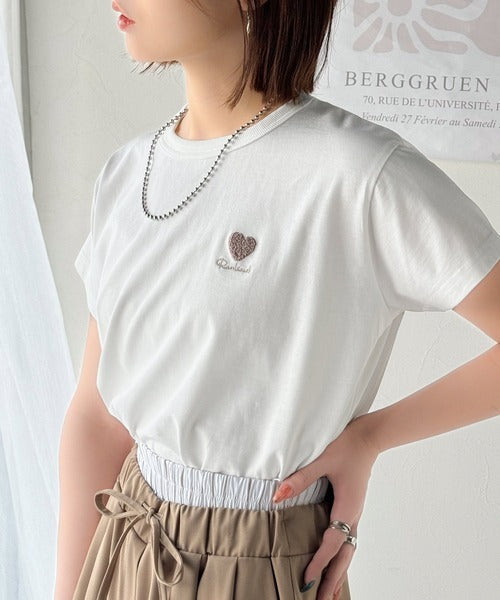 トレンドをまとう。綿100％シルケット風ハート胸サガラ刺繍Tシャツ（半袖） ce1330013