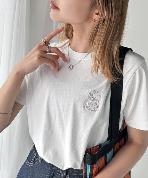 《JaVaジャバコラボ》カジュアルの格上げ。綿100％シルケット風素材 胸元エンブレム刺繍Tシャツ（半袖） jv1330012
