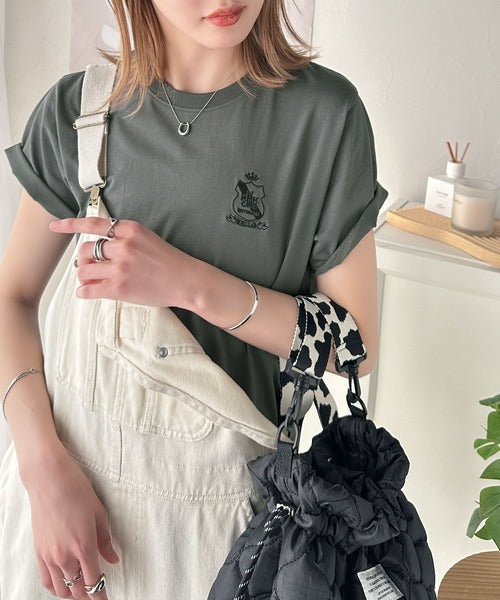 《JaVaジャバコラボ》カジュアルの格上げ。綿100％シルケット風素材 胸元エンブレム刺繍Tシャツ（半袖） jv1330012