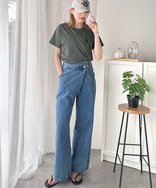 《JaVaジャバコラボ》カジュアルの格上げ。綿100％シルケット風素材 胸元エンブレム刺繍Tシャツ（半袖） jv1330012