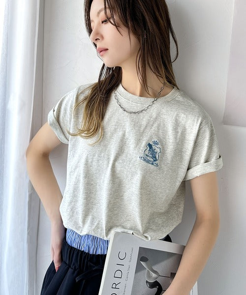 《JaVaジャバコラボ》カジュアルの格上げ。綿100％シルケット風素材 胸元エンブレム刺繍Tシャツ（半袖） jv1330012