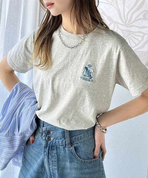 《JaVaジャバコラボ》カジュアルの格上げ。綿100％シルケット風素材 胸元エンブレム刺繍Tシャツ（半袖） jv1330012