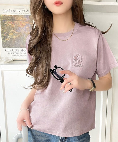 《JaVaジャバコラボ》カジュアルの格上げ。綿100％シルケット風素材 胸元エンブレム刺繍Tシャツ（半袖） jv1330012